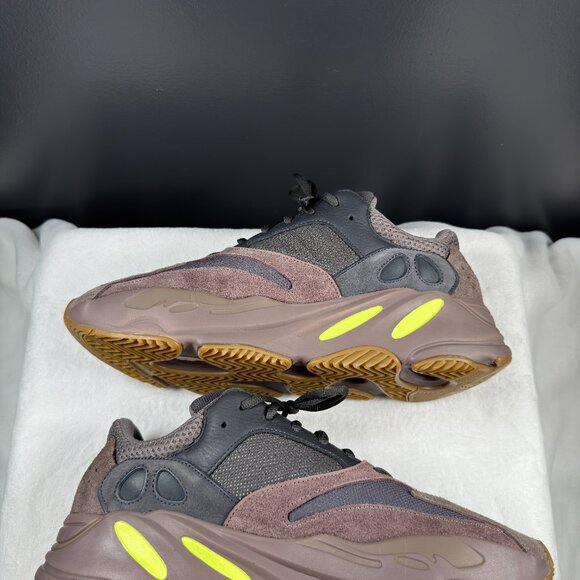 Adidas Yeezy Boost 700 ‘Mauve’ | Size 11.5 | Gently Used w/ Box - Picture 2 of 9